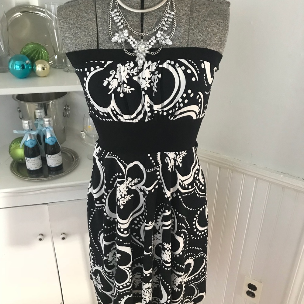 Strapless black and white dress